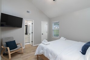 Room - Pet Friendly Rebel Retreat – Walk to Stadium (Oxford)