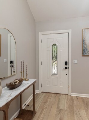 Interior - Pet Friendly Rebel Retreat – Walk to Stadium (Oxford)