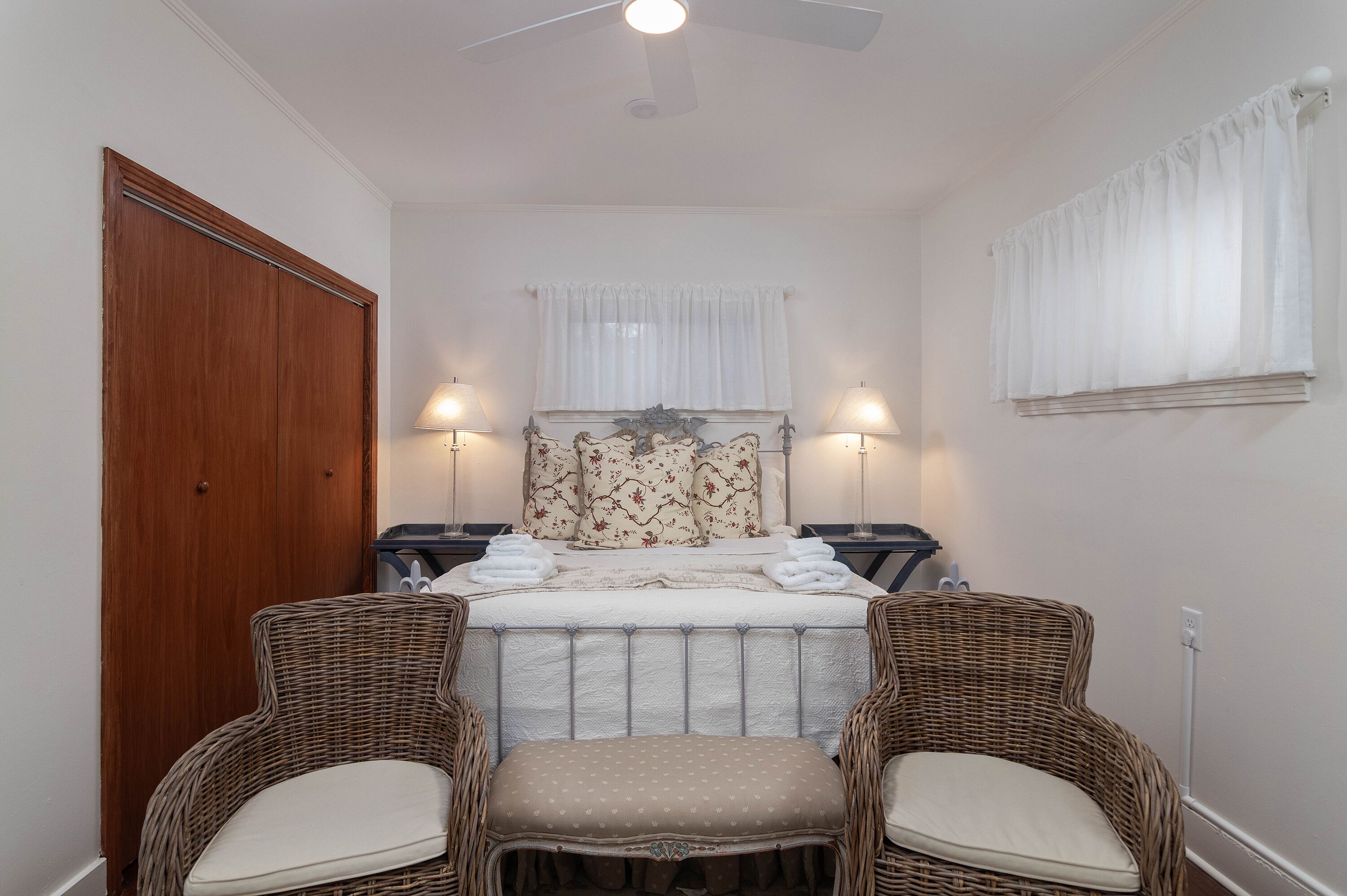 Iron/ironing board, free WiFi, bed sheets