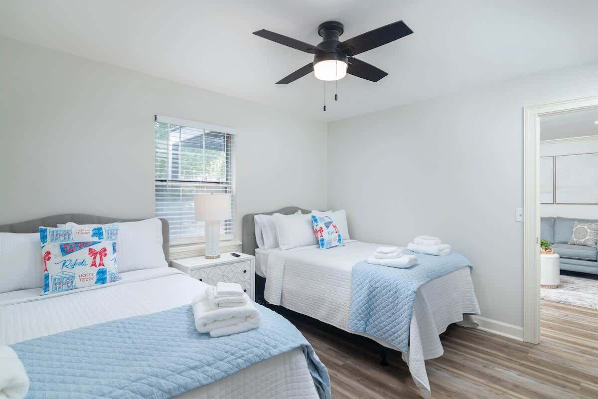 2 bedrooms, iron/ironing board, free WiFi, bed sheets