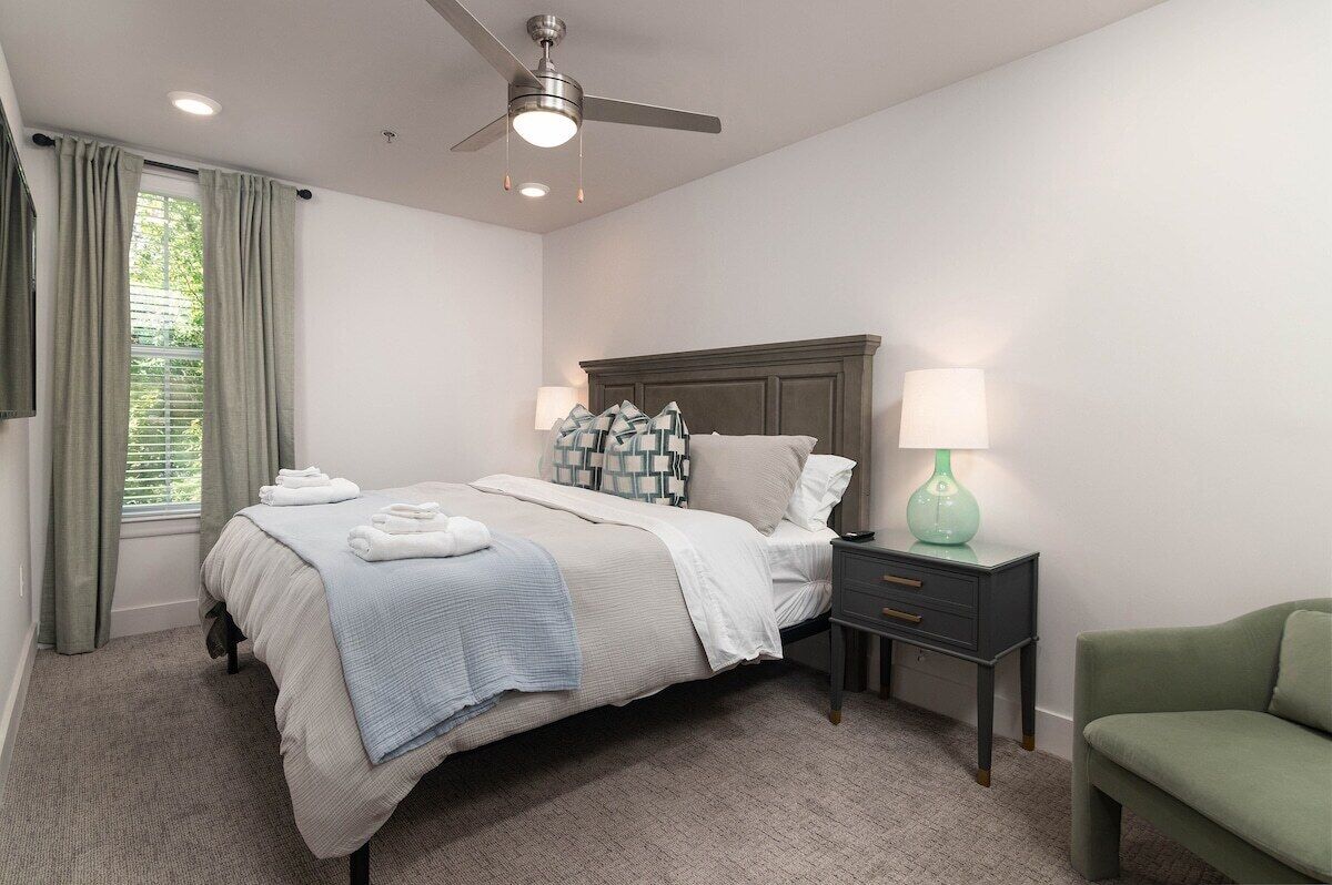 Iron/ironing board, free WiFi, bed sheets