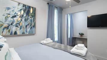 Tabla de planchar con plancha, wifi gratis y ropa de cama