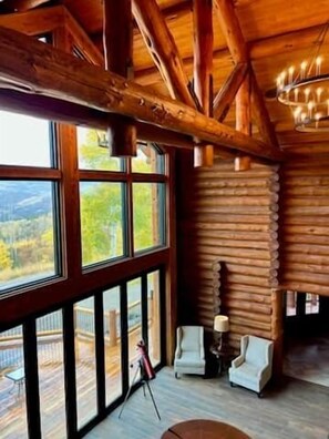 Interior - 6BD/6.5 BA - Sleeps 12 - Amazing Views! (Oak Creek)