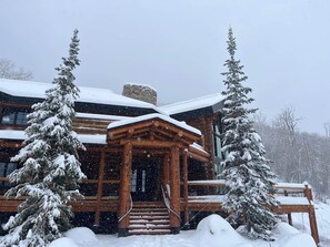 Exterior - 6BD/6.5 BA - Sleeps 12 - Amazing Views! (Oak Creek)