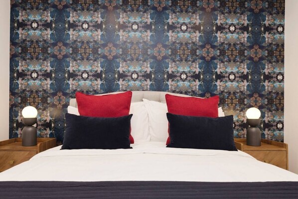 1 quarto, escrivaninha, ferros/tábuas de passar roupa