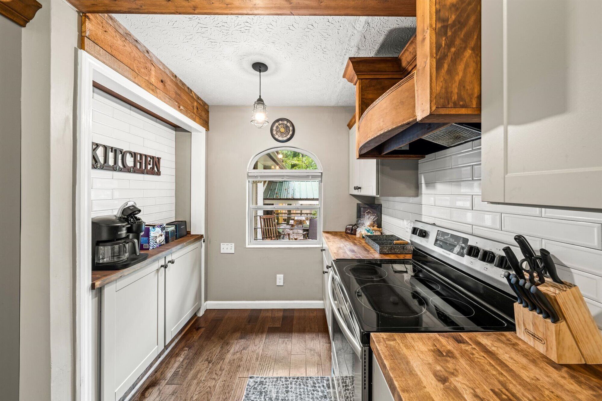 Microondas, horno, parrilla de estufa y lavavajillas 