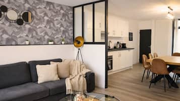 Appartement familial, 3 chambres, cuisine | Aire de séjour | Téléviseur connecté de 100 cm avec télévision numérique, Netflix