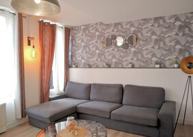 Family Apartment, 3 Bedrooms, Kitchen | Living area | 100-cm Smart TV with digital channels, Netflix, streaming services