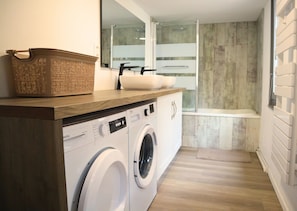 Appartement Familial, 3 chambres, cuisine | Salle de bain