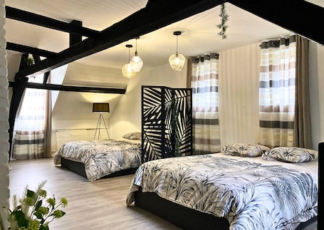 Cortinas blackout, tabla de planchar con plancha y wifi gratis