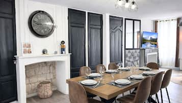 Family Apartment, 3 Bedrooms, Kitchen | Private kitchen