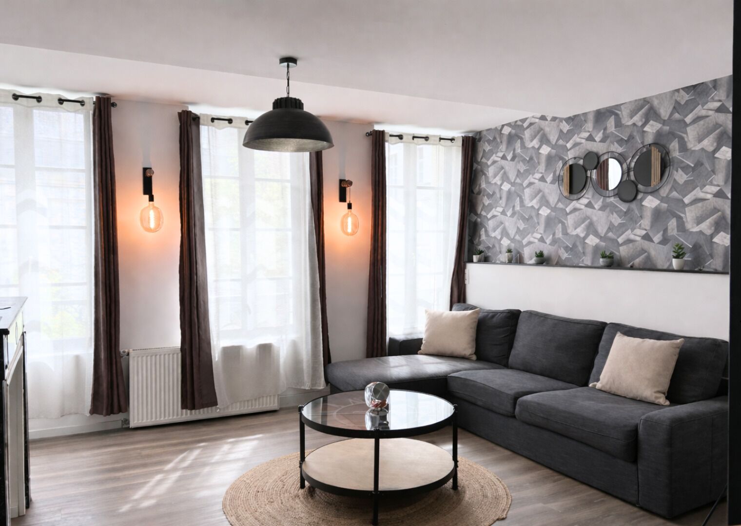 Family Apartment, 3 Bedrooms, Kitchen | Living area | 100-cm Smart TV with digital channels, Netflix, streaming services