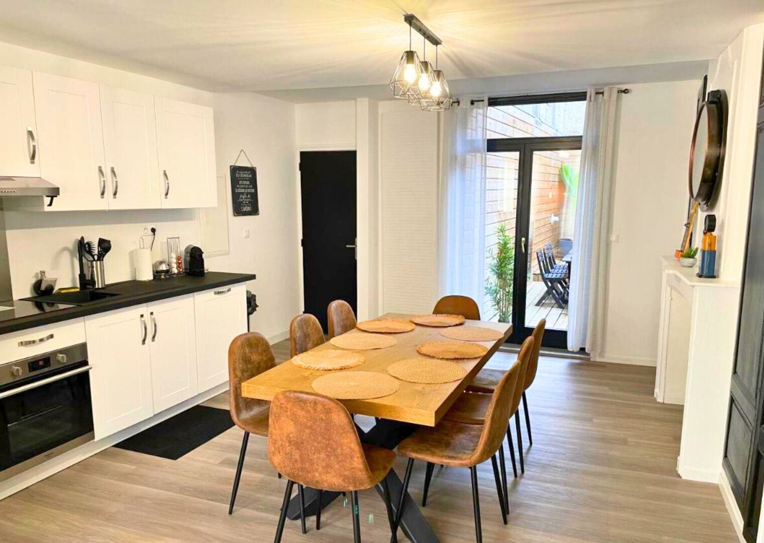 Familienapartment, 3 Schlafzimmer, Küche | Eigene Küche | Großer Kühlschrank, Mikrowelle, Ofen, Herdplatte