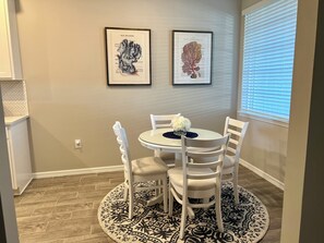 Dining - Better than New 2 Bedroom / 2 Bath Condo with Den and great community pool! (Fort Myers)