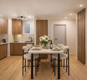 Dining - Montmartre studio with elevator access (Paris)