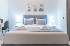 Tabla de planchar con plancha, wifi y ropa de cama 