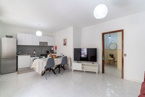 Private kitchen - Central house+parking+balcony+beach 5 minutes walk away (Ribeira Brava)