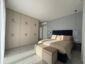 2 bedrooms, iron/ironing board, WiFi, bed sheets - African House Peschici (Peschici)