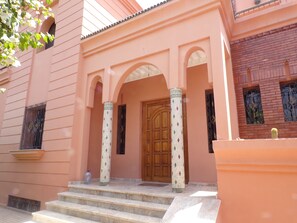 Exterior detail - Large villa with private garden and pool, ideal for families and friends. (Marrakech)