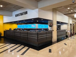 Lobby - Great Location! 2 Convenient Units, Fremont Street is Right Across The Street (Las Vegas)