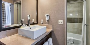 Hair dryer, towels - Great Location! 2 Convenient Units, Fremont Street is Right Across The Street (Las Vegas)