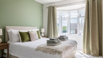 Iron/ironing board, Internet, bed sheets