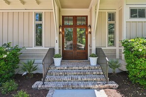 Exterior detail - 1 Green Heron ~ Luxury Oceanside Home! (Hilton Head Island)