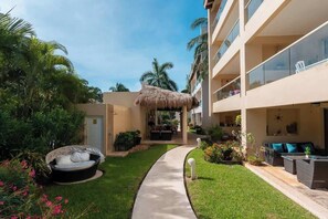 المنطقة المحيطة بالمنشأة