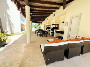 Outdoor dining - Family escape with pool & beach acces (Puerto Aventuras)