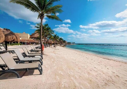 Family escape with pool & beach acces