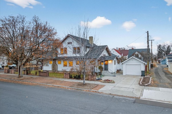 Gorgeous 4 bedroom home on 1st street - just 1 block to downtown Baker City!