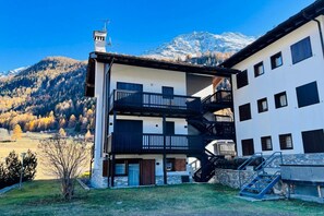 Exterior - GuestHost - A cozy apartment of approximately 40 square meters, perfect for two people, located on the ground floor of a building (access via one step).The property is located in the Arly hamlet of La Thuile, nestled in the Alpine landscape and convenien (La Thuile)