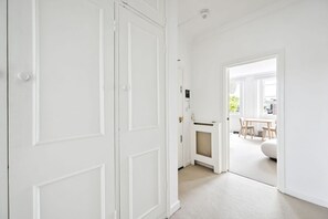 Interior - Argyl | Stanhope Gardens: Bright 2 bedroom Apt. (London)