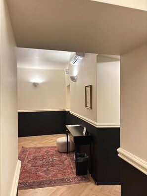 Hallway - V Collection Mercede (Rome)