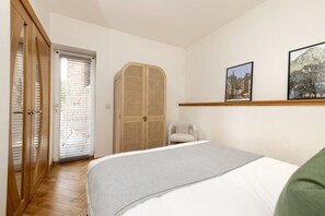 1 Schlafzimmer, Bügeleisen/Bügelbrett