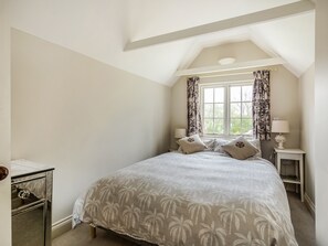3 bedrooms, individually decorated, individually furnished, free WiFi - 8 Mariners Terrace (Chichester)
