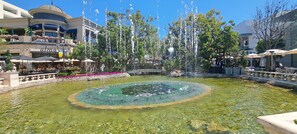 Pool - Chic and Stylish Spot (Los Angeles)