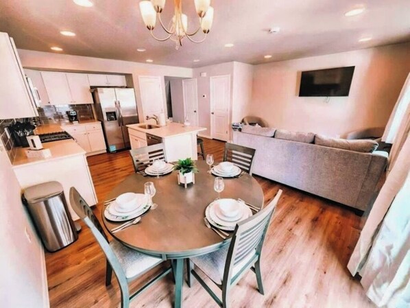 Interior - 3 min to Airport Gates Pet Friendly Townhouse (Colorado Springs)