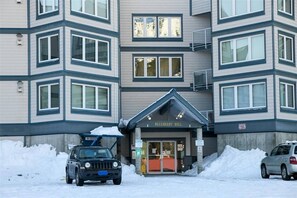 Exterior - The Haven at Blueberry Hill - Mount Washington ski-in/out (Comox-Strathcona C)
