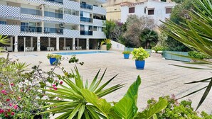 A courtyard with a pool, outdoor seating, and potted plants. - T1097 - Fantastic flat with sea views and garage in second line of the beach (Cala de Finestrat)