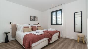 2 bedrooms, desk, iron/ironing board, WiFi