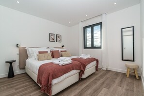 2 habitaciones, escritorio, tabla de planchar con plancha y wifi 