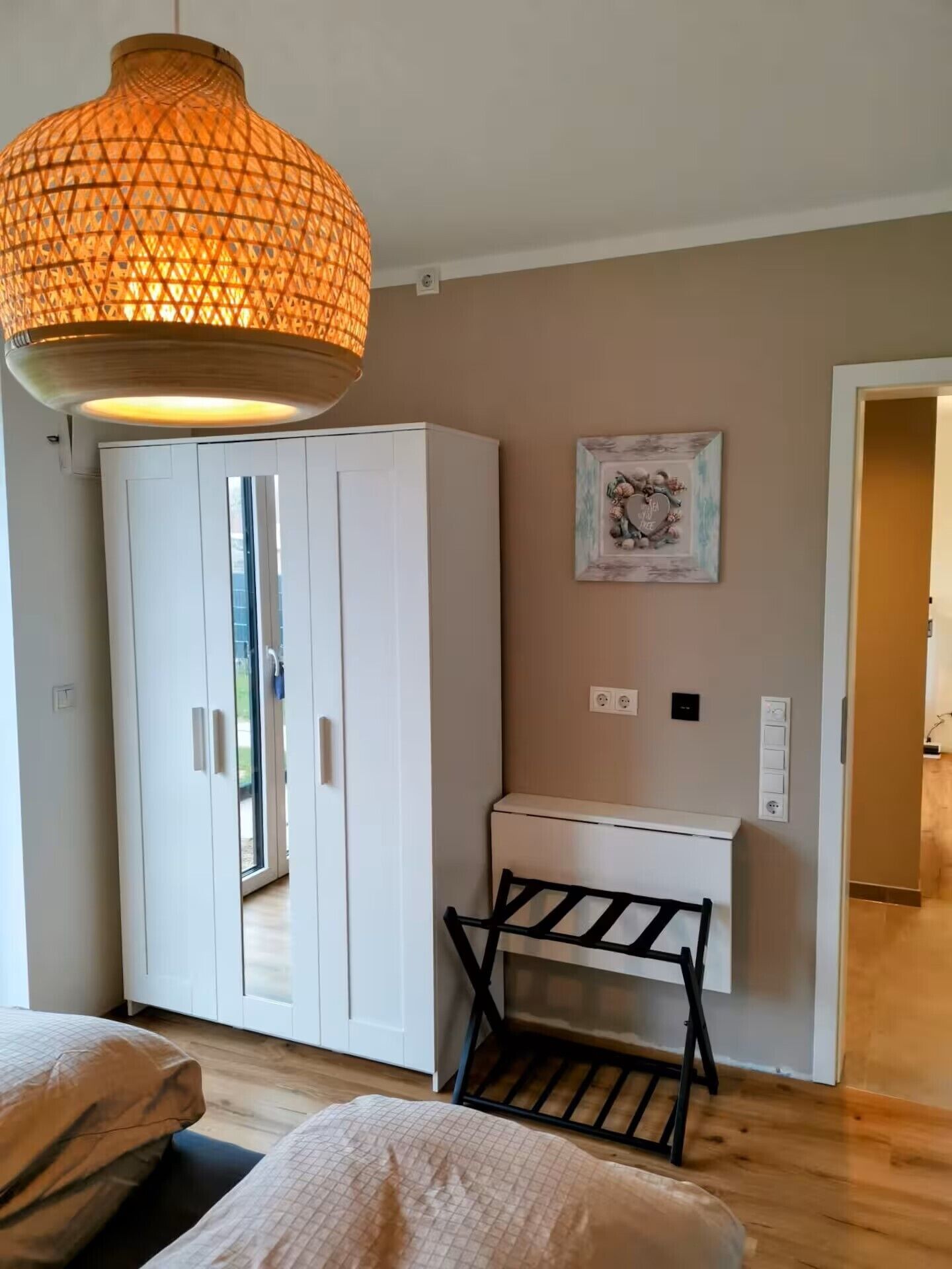 Iron/ironing board, WiFi, bed sheets