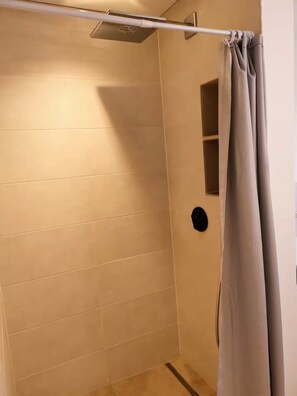 Hair dryer, towels, soap, toilet paper - Newly built vacation apartment Ankerplatz (Stein)