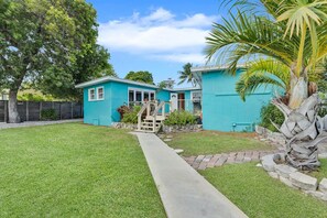 Exterior - Seaside Cottage minutes to Key West (Key West)