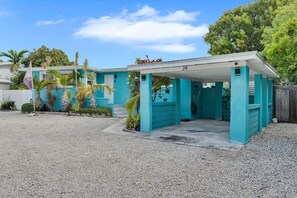 Property grounds - Seaside Cottage minutes to Key West (Key West)