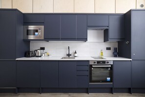 Fridge, microwave, dishwasher, toaster - Argyl | Abbey Gate: Studio 11 (Edinburgh)