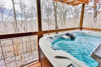 Secluded 2 Bedroom Timber Ridge Cabin- Hot Tub, Lake Boat Ramp 1 Mile, Fishing