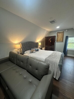 1 bedroom, iron/ironing board, free WiFi, bed sheets - Cozy 1-bedroom studio close to the Cleveland Clinic! (Cleveland)