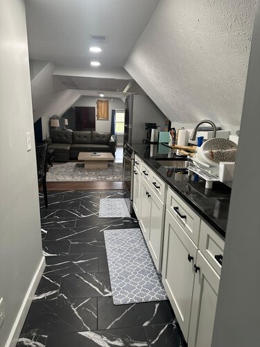 Cozy 1-bedroom studio close to the Cleveland Clinic!